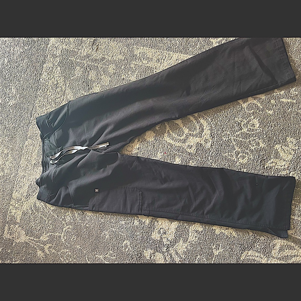 Figs black M scrub pants!
